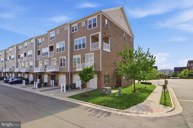 Building Photo - 13735 Air and Space Museum Pkwy