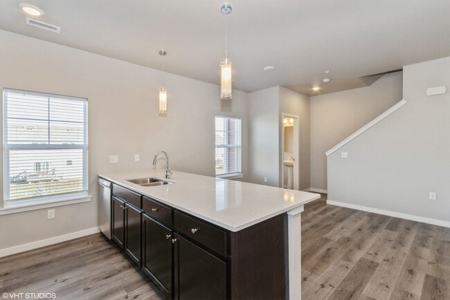 Building Photo - Big Ben Townhomes - 3 Bedroom/2.5 Bathroom