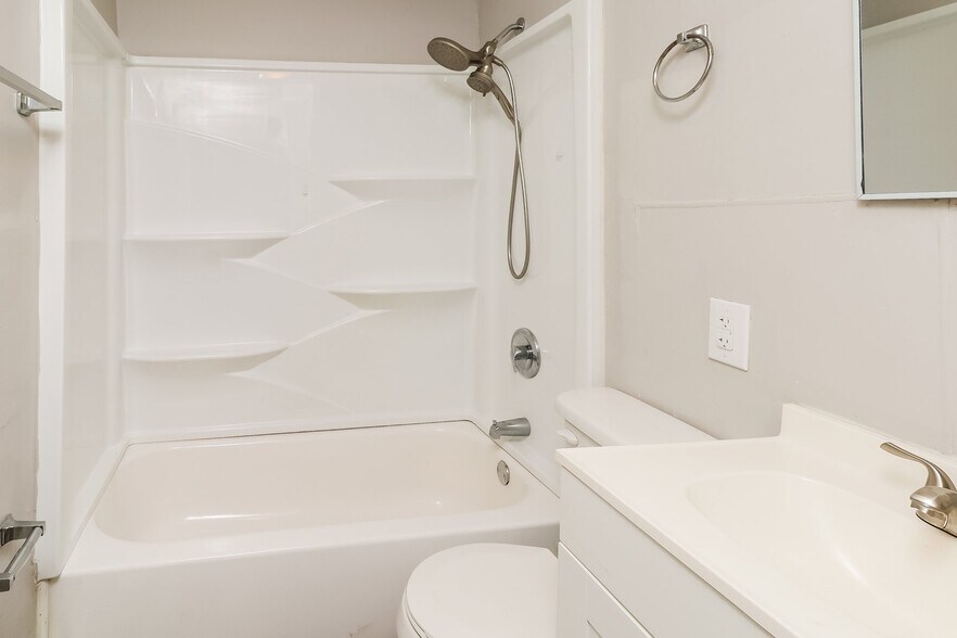 Building Photo - 324 Adams Ave