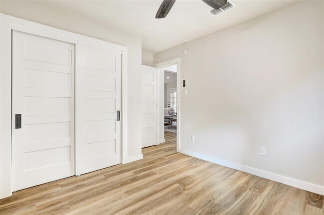 Building Photo - 402 Mulberry Dr