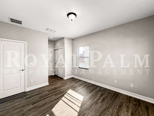 Building Photo - Big on Space, Smart on Layout — 3 bedroom 2.5 bath corner END UNIT pet-friendly townhouse!