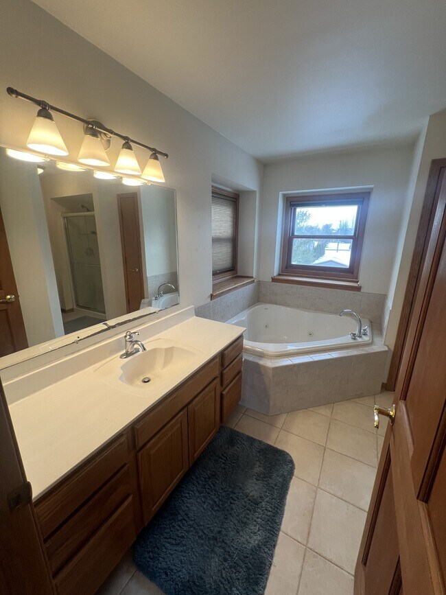 Building Photo - N6188 Shadybrook Ln