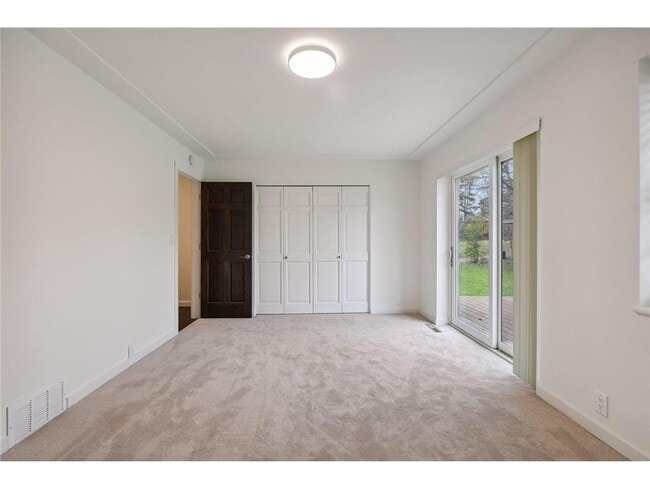 Building Photo - 301 Turnpike Rd