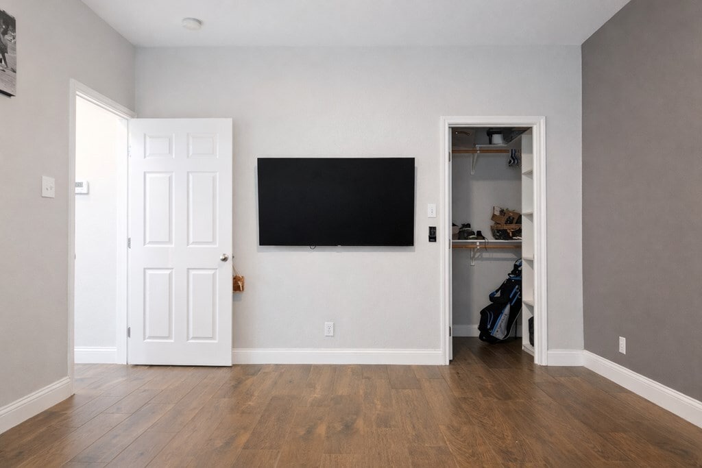 Building Photo - 2917 Dustin Dr