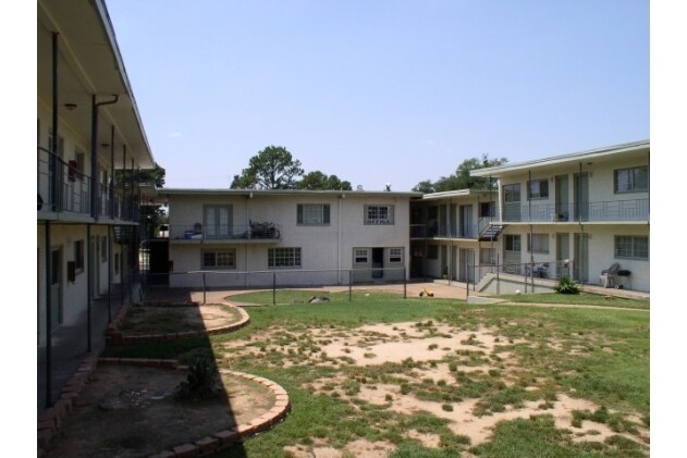 Building Photo - Willow Creek Apartments