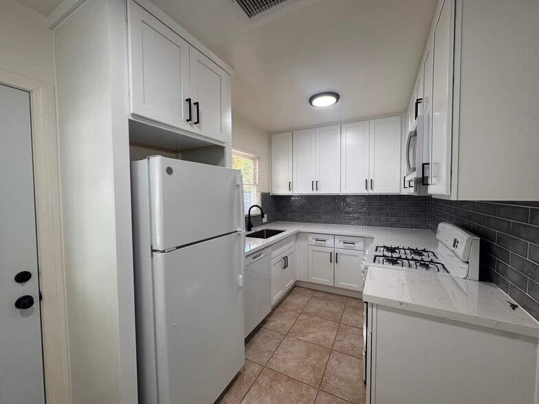 Building Photo - Charming Renovated 3-Bedroom Home in Tarza...