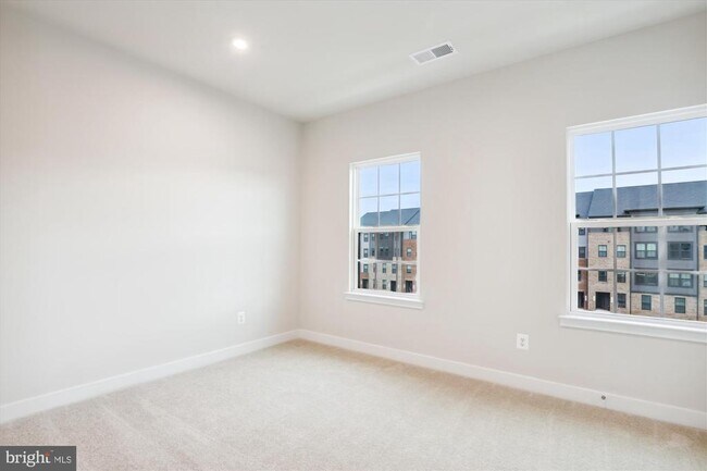 Building Photo - 14076 Sunrise Valley Dr