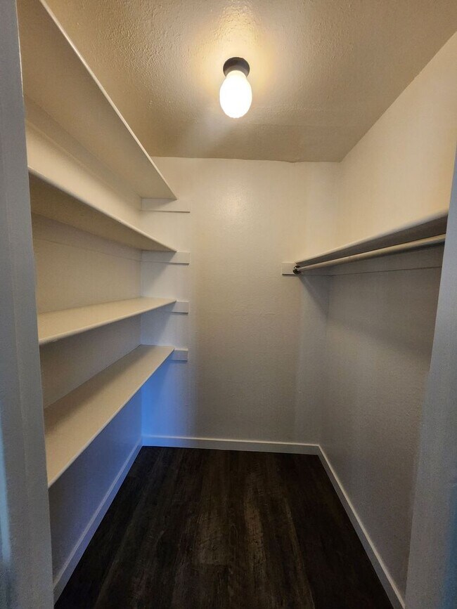 Building Photo - 4615 Picturesque Ct