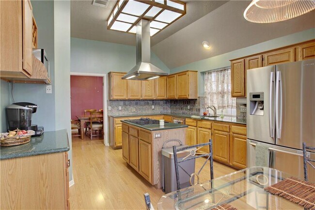 Building Photo - 6204 John Chisum Ln