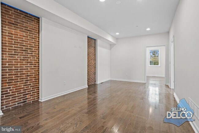 Building Photo - 819 11th Ave