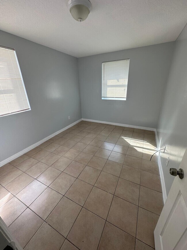 Building Photo - 1579 W 23rd St