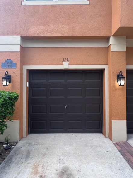 Building Photo - 3211 Pine Oak Trail