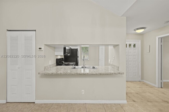 Building Photo - 1076 Coral Club Dr