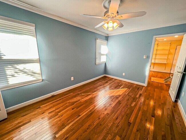 Building Photo - Cheerful 2 Bedroom 2 Bathroom with Spaciou...