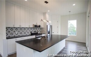 Building Photo - 320 Flanders