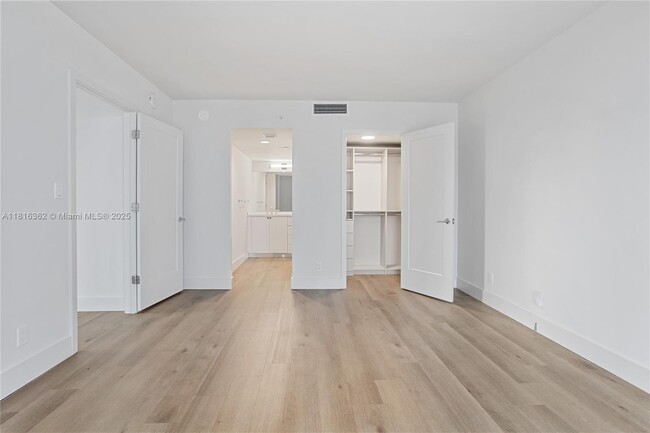 Building Photo - 555 NE 34th St