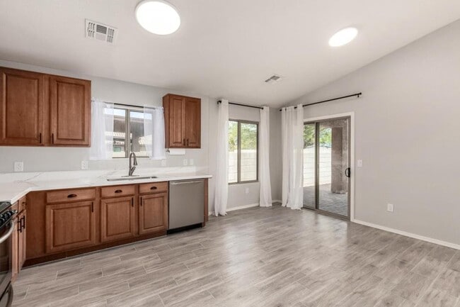Building Photo - 8431 S Egyptian Dr