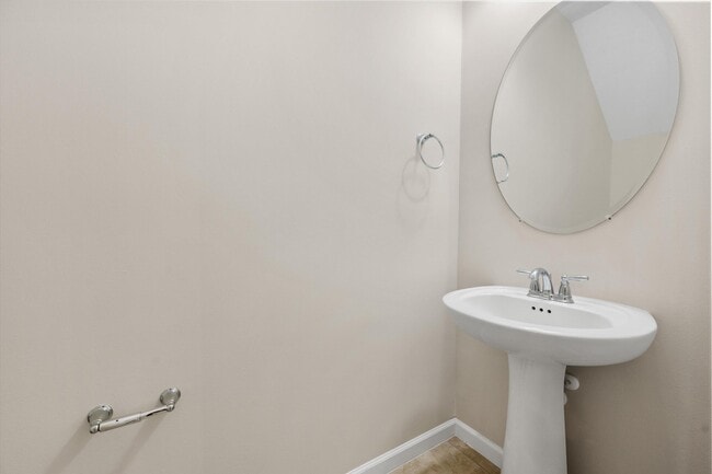 Building Photo - 16280 Oakview Dr