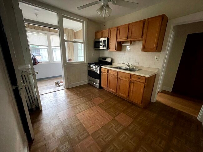 Building Photo - 4044 N Kilbourn Ave