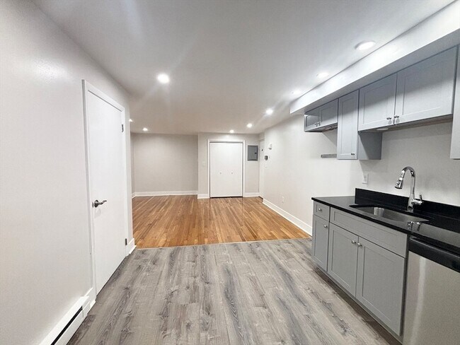 Building Photo - 40 Rockland Ave