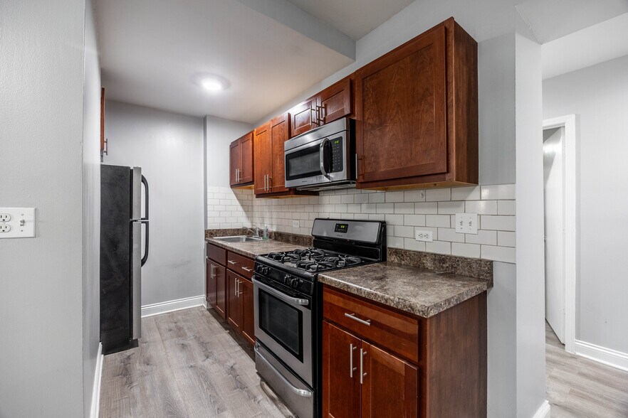 Primary Photo - 4027 N Kenmore Ave