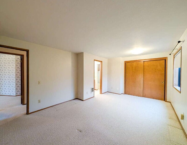 Building Photo - 4304 83rd Ave NE