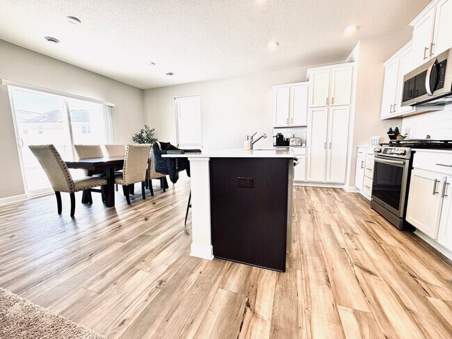 Building Photo - Beautiful and Spacious 4 Bedroom Home / New Construction!