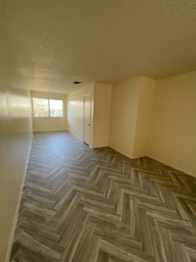 Building Photo - 8439 E Coronado Rd