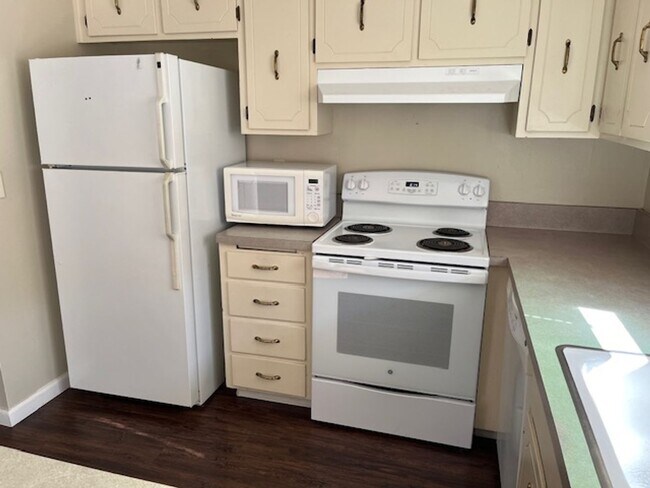 Building Photo - 3 bedroom 1.5 bathroom condo in Davis