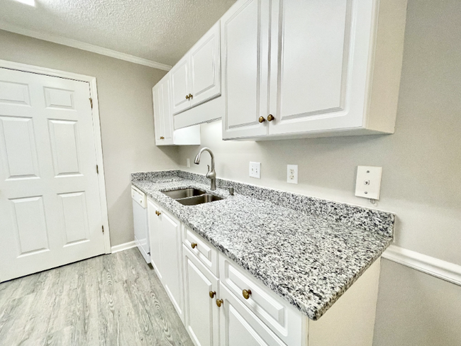 Building Photo - 1730 Oakdale Terrace Blvd