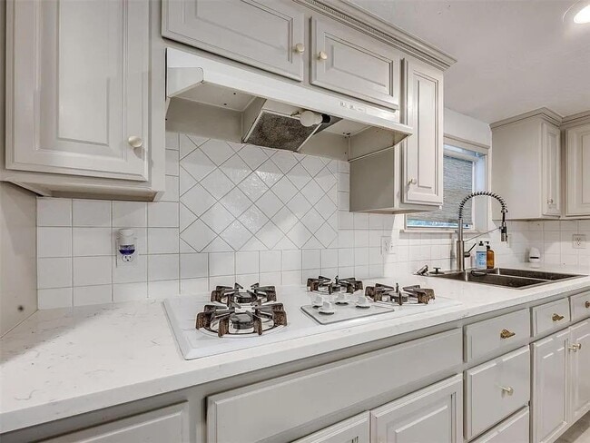 Building Photo - 1017 McFarland St