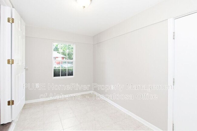 Building Photo - 2830 18th Ave