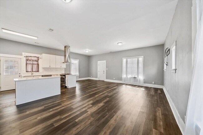 Building Photo - 2046 Courtland Pl