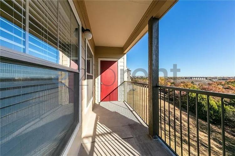 Building Photo - Unit 823