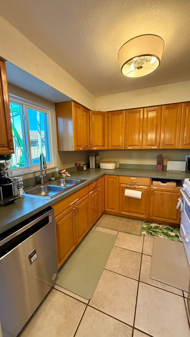Building Photo - 5840 Tanglewood Dr NE