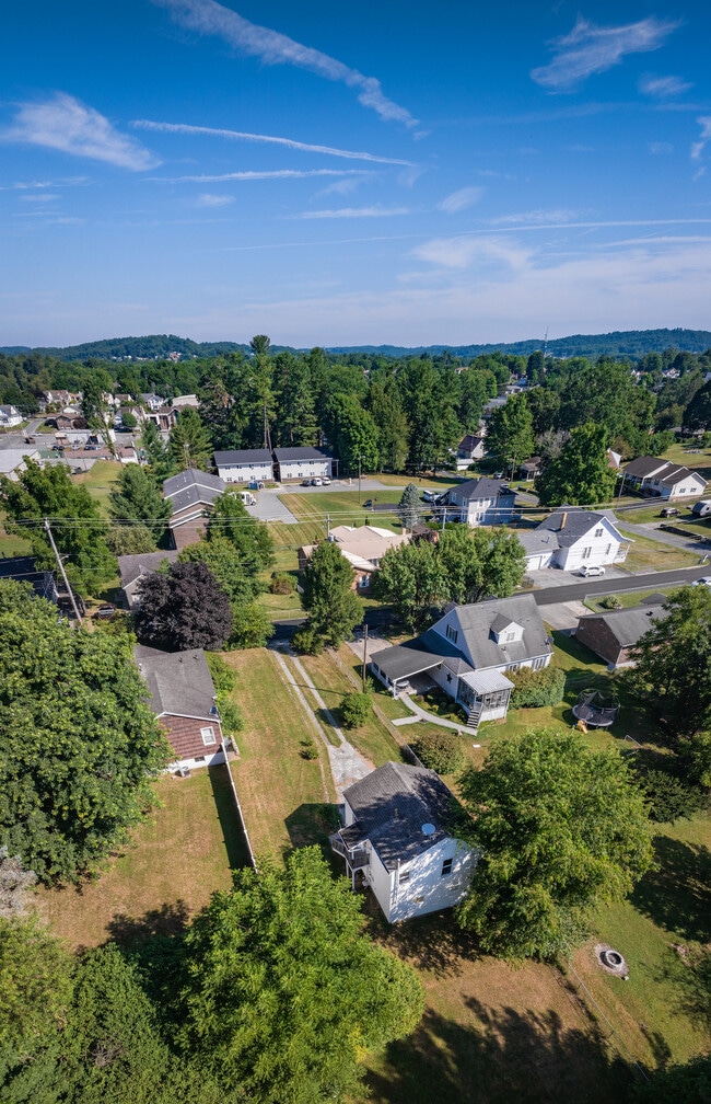 Building Photo - 610.5 Russell St