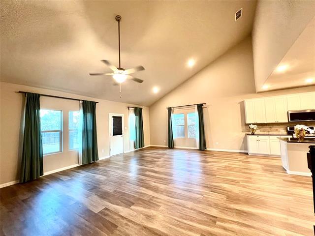 Building Photo - 633 Hidden Cove Dr