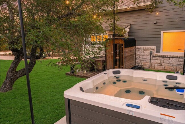 Building Photo - 13420 Trail Driver St