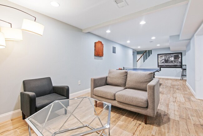 Building Photo - 2596 Dawn Dr