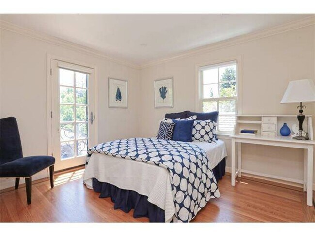Building Photo - Gorgeous 4 Bed, 3 Bath Home in Desirable C...