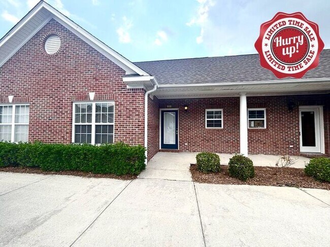 Primary Photo - RENT SPECIAL! Freshly Painted! New Carpet!...