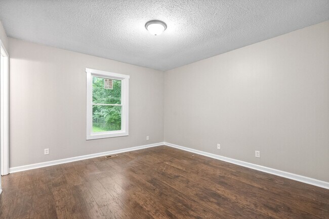 Building Photo - 135 E St