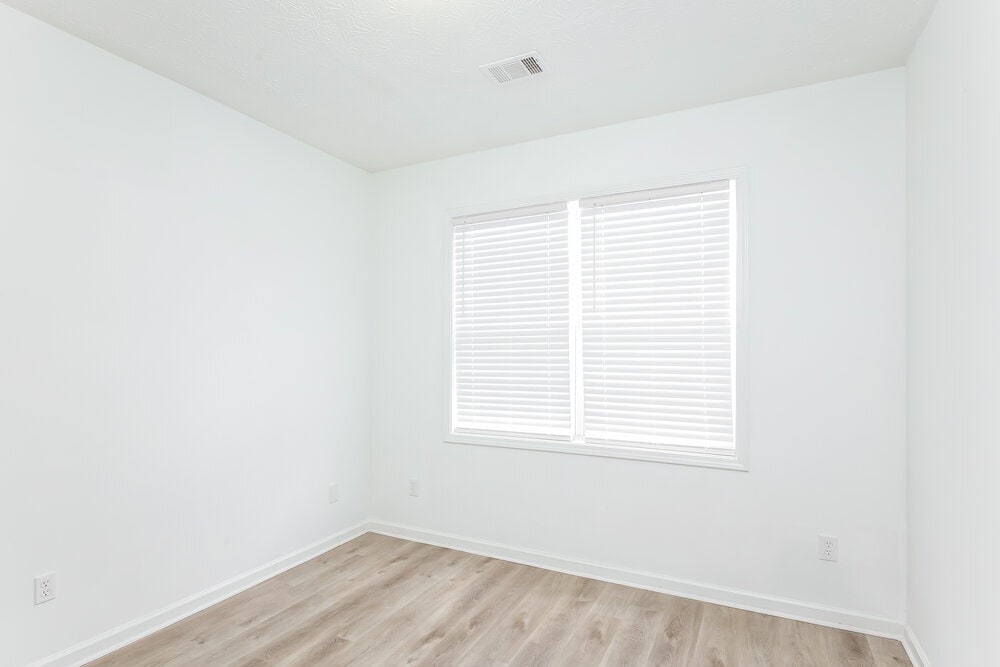 Building Photo - 610 Clairidge Ln SW