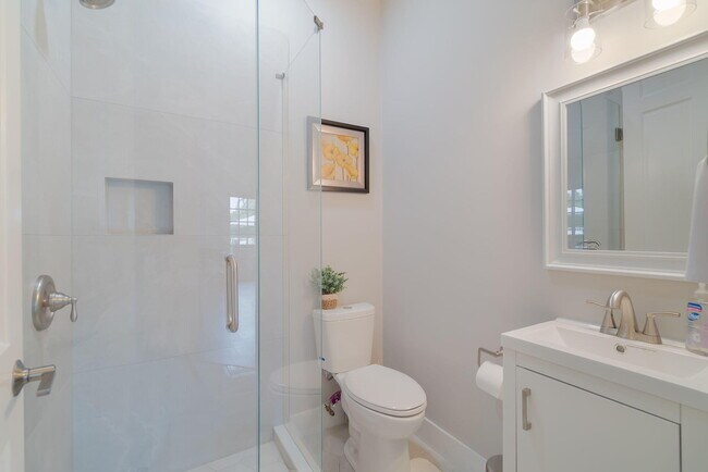 Building Photo - 1907 S Club Dr