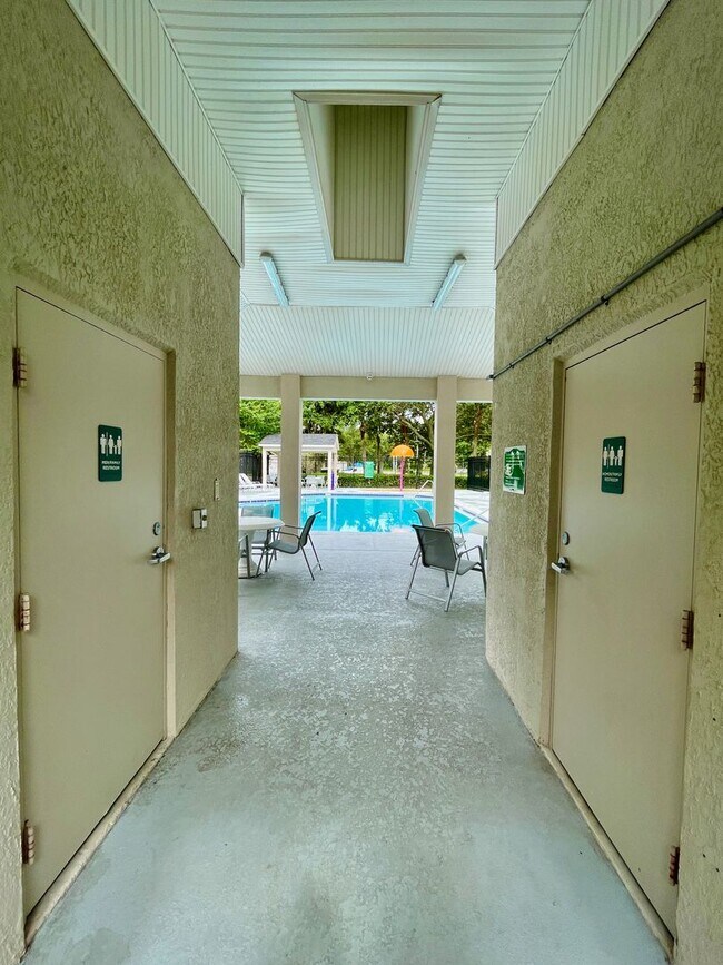 Building Photo - Modern 4-Bed, 2-Bath Solar-Powered Home Near UCF