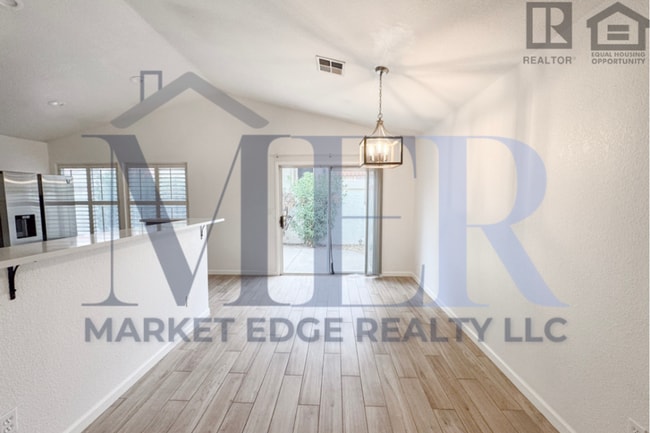 Building Photo - 2Bed/2Bath w/ Office-House at 40th St/Cactus-Garg!