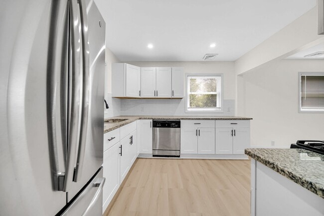 Building Photo - 3 Bedroom 1 Bathroom House for Rent!
