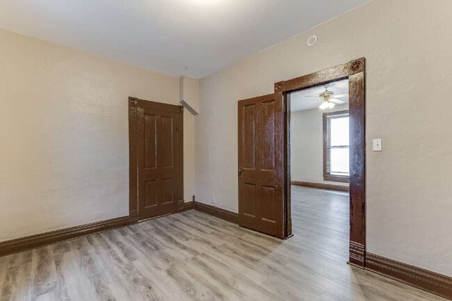 Building Photo - 514 S Fern St