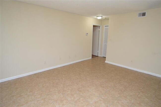 Building Photo - 8647 Mallard Reserve Dr