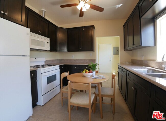 Building Photo - 2928 Walton Ave